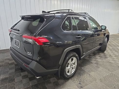 Used 2019 Toyota RAV4 XLE w/ Convenience Package AWD/4WD image 10