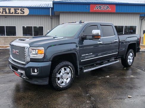 Used 2017 GMC Sierra 3500 Denali w/ Duramax Plus Package image 4