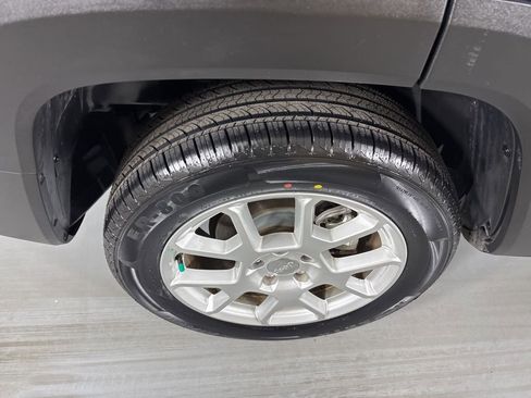 Used 2022 Jeep Renegade Latitude image 10