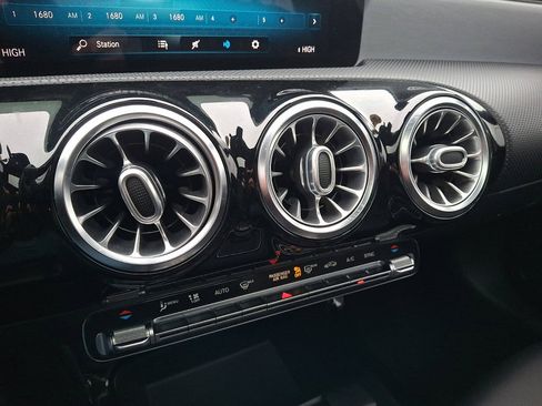 Used 2021 Mercedes-Benz CLA 250 4MATIC image 29