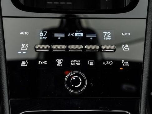Certified 2025 Porsche Cayenne AWD/4WD image 19