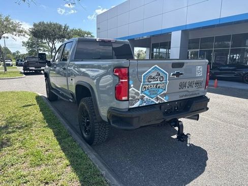 Used 2025 Chevrolet Silverado 2500 ZR2 w/ Technology Package AWD/4WD image 8