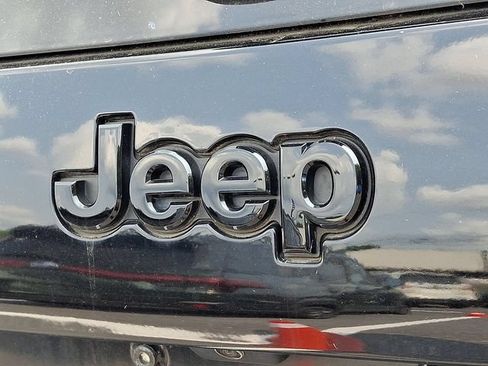 Used 2023 Jeep Cherokee Altitude Lux AWD/4WD image 46