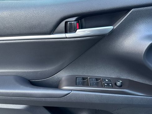 Used 2024 Toyota Camry SE image 11