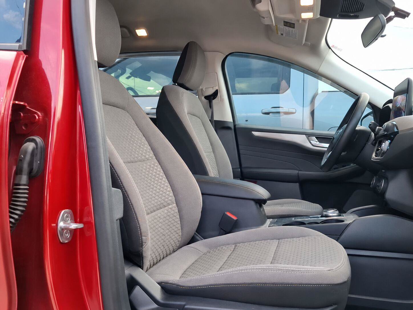 Used 2021 Ford Escape SE FWD image 33