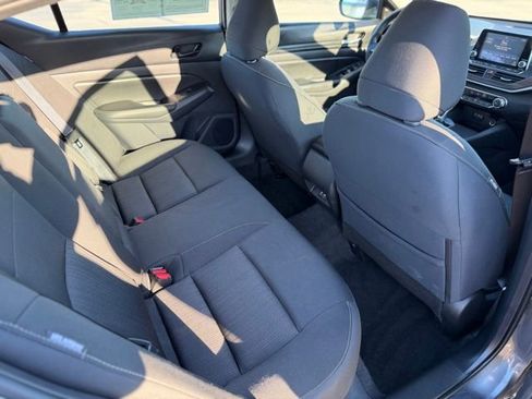 Used 2025 Nissan Altima 2.5 SV image 38