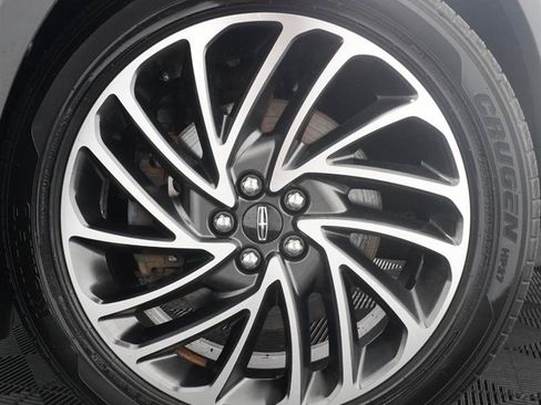 Used 2019 Lincoln Nautilus Reserve AWD/4WD image 3