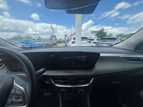 Used 2025 Buick Encore GX Preferred FWD image 32