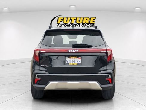 Used 2024 Kia Seltos EX FWD image 8