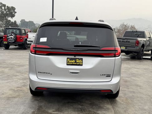New 2026 Chrysler Pacifica Limited w/ S Appearance Package image 5