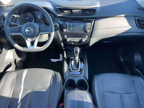Used 2019 Nissan Rogue SL w/ Premium Package image 13