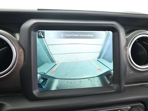 Used 2021 Jeep Gladiator Overland AWD/4WD image 18