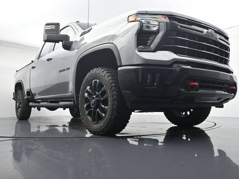Used 2025 Chevrolet Silverado 2500 LT w/ Trail Boss Package AWD/4WD image 18