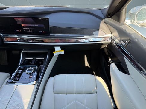 New 2026 BMW i7 xDrive60 w/ Executive Package AWD/4WD image 29