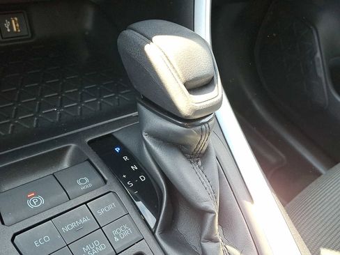 Used 2023 Toyota RAV4 LE image 12