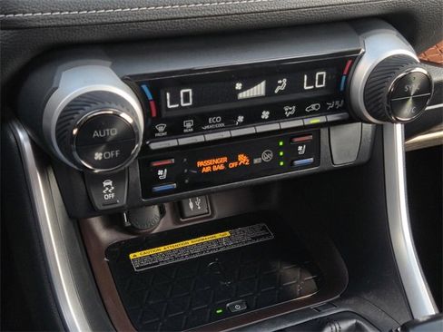 Used 2019 Toyota RAV4 Limited image 24