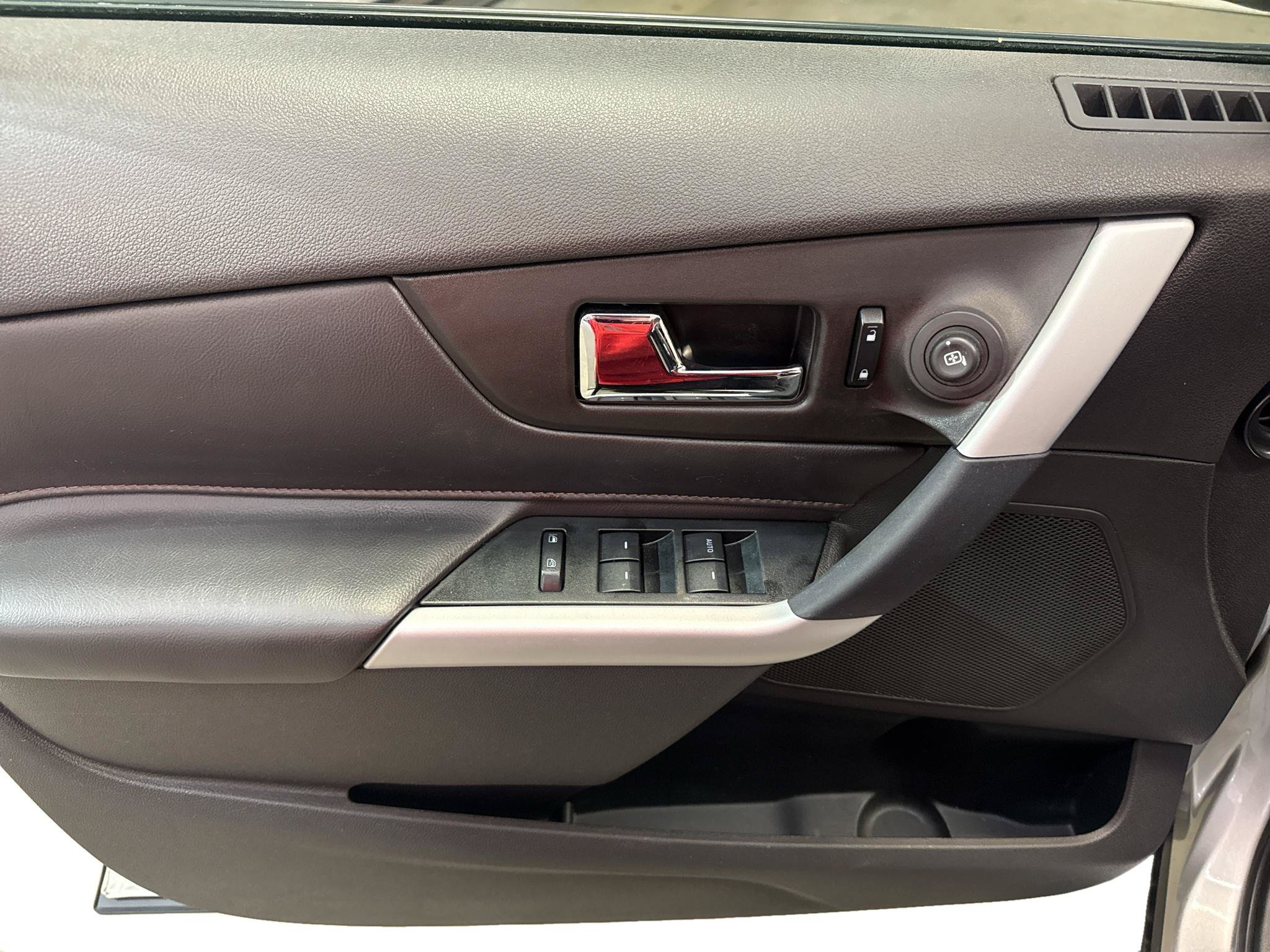Used 2014 Ford Edge SEL w/ Equipment Group 204A FWD image 9