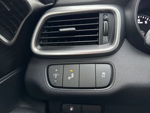 Used 2019 Kia Sorento LX image 17