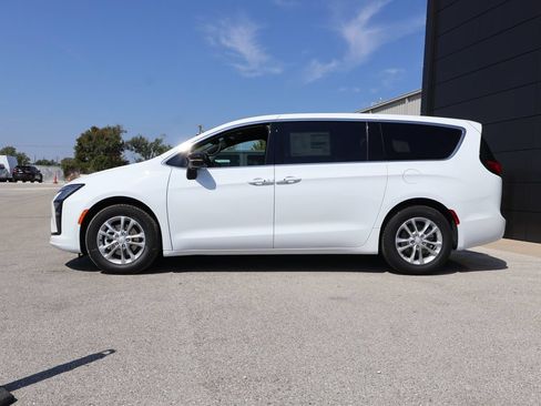 New 2027 Chrysler Pacifica Select FWD image 2