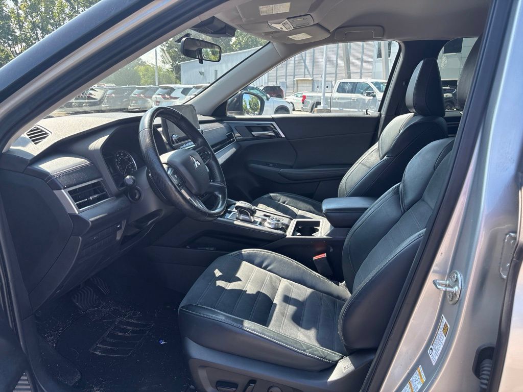 Used 2022 Mitsubishi Outlander SE FWD image 5
