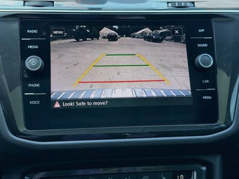 Used 2019 Volkswagen Tiguan SE w/ Panoramic Sunroof Package FWD image 32