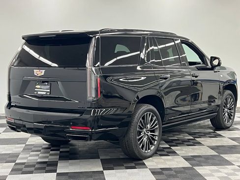 Used 2026 Cadillac Escalade Platinum Sport w/ LPO, Floor Liner Package AWD/4WD image 10