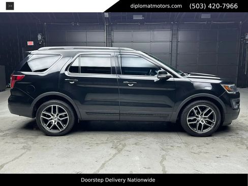 Used 2017 Ford Explorer Sport w/ Equipment Group 401A AWD/4WD image 8