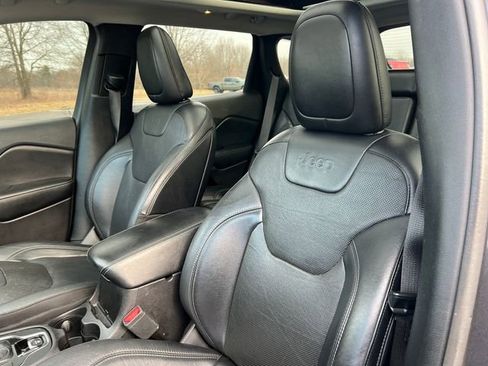 Used 2019 Jeep Cherokee Limited image 4