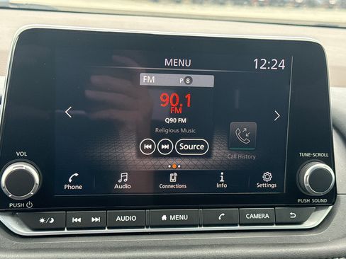 Used 2023 Nissan Rogue S AWD/4WD image 18