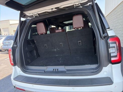Used 2023 Ford Expedition Limited AWD/4WD image 10