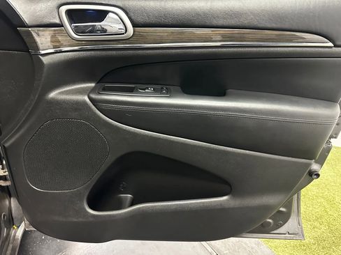 Used 2018 Jeep Grand Cherokee Overland AWD/4WD image 26
