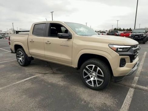 Used 2024 Chevrolet Colorado Z71 w/ Z71 Convenience Package 2 image 2