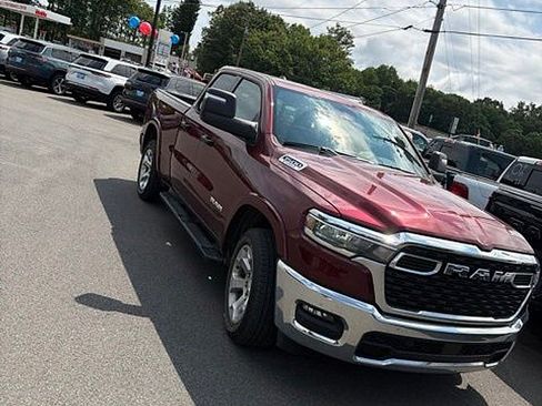 Used 2025 RAM 1500 Big Horn AWD/4WD image 3