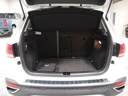 Used 2022 Volkswagen Taos SE w/ Panoramic Sunroof Package FWD image 14