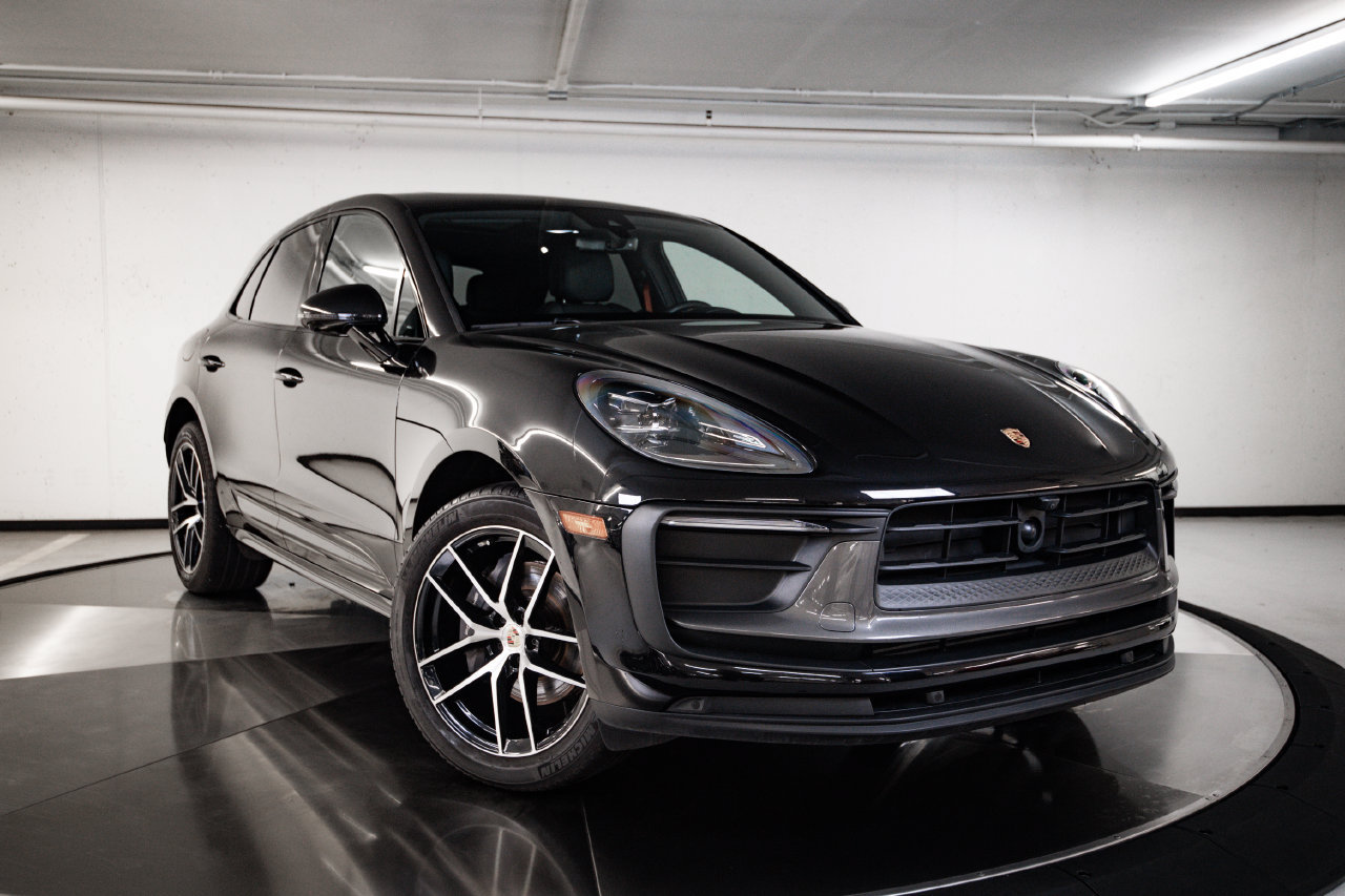 Certified 2023 Porsche Macan Turbo AWD/4WD image 9