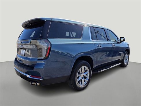 Used 2025 Chevrolet Suburban Premier image 4