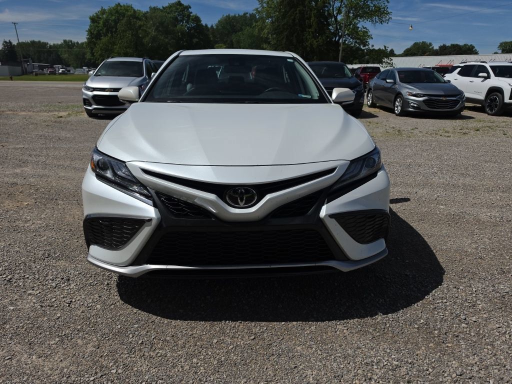 Used 2022 Toyota Camry XSE FWD image 2