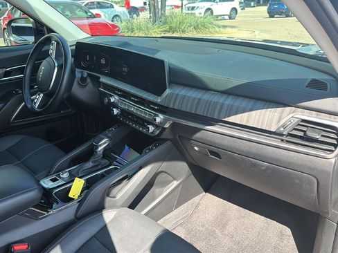 Used 2024 Kia Telluride EX w/ EX Captain's Chair Package FWD image 24