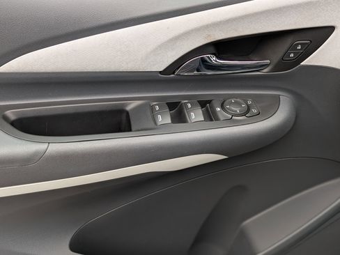 Used 2020 Chevrolet Bolt LT image 15