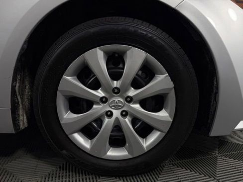 Used 2021 Toyota Corolla LE FWD image 11