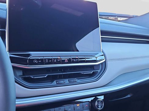 New 2026 Jeep Compass Limited image 24