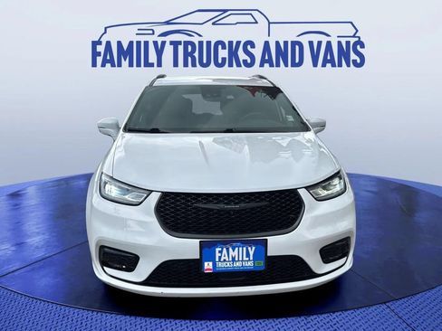 Used 2022 Chrysler Pacifica Touring-L w/ Uconnect Theater Family Group AWD/4WD image 7