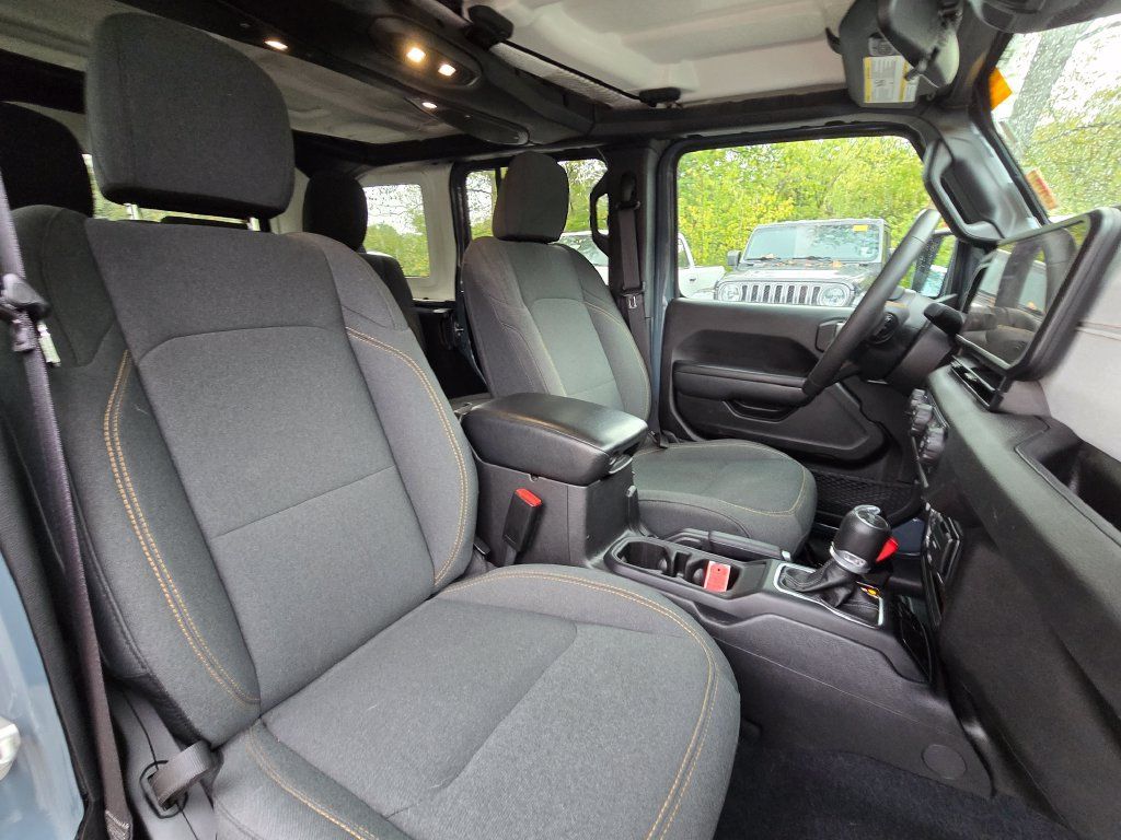 Used 2024 Jeep Wrangler Unlimited w/ Convenience Group AWD/4WD image 22