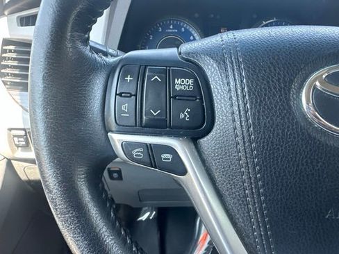 Used 2015 Toyota Sienna XLE w/ XLE Navigation Package FWD image 26