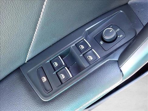 Used 2022 Volkswagen Tiguan SE image 14