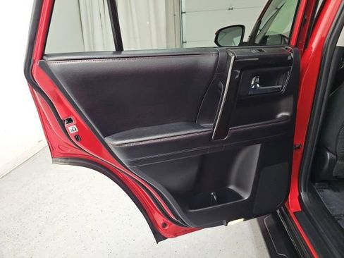 Used 2015 Toyota 4Runner Trail w/ Four Season Floor Mat Package AWD/4WD image 27