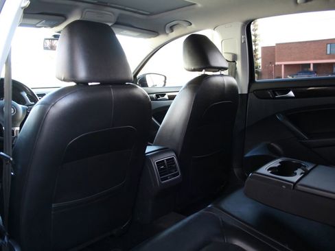 Used 2014 Volkswagen Passat 1.8T SEL Premium image 14