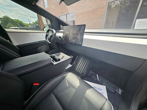 Used 2024 Tesla Cybertruck AWD Crew Cab image 66