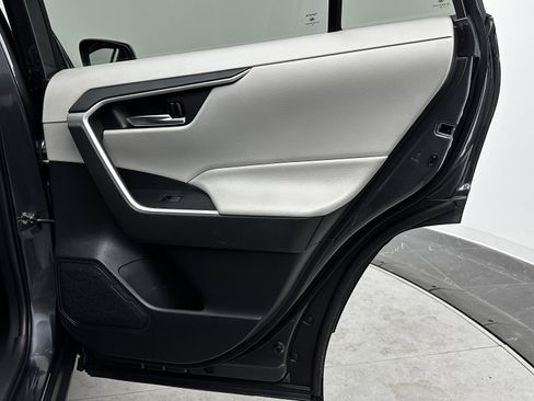 Used 2020 Toyota RAV4 XLE w/ Convenience Package image 30