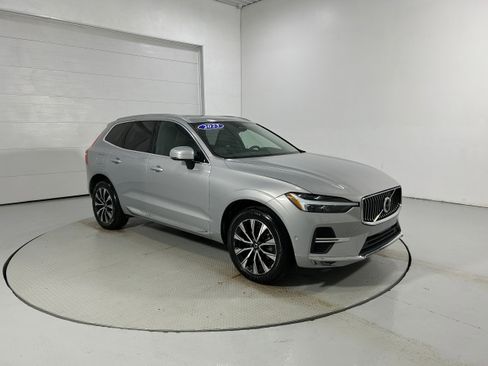 Used 2023 Volvo XC60 B5 Plus image 2